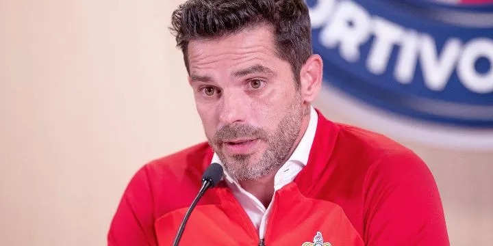 Chivas se queda sin técnico; Fernando Gago se va