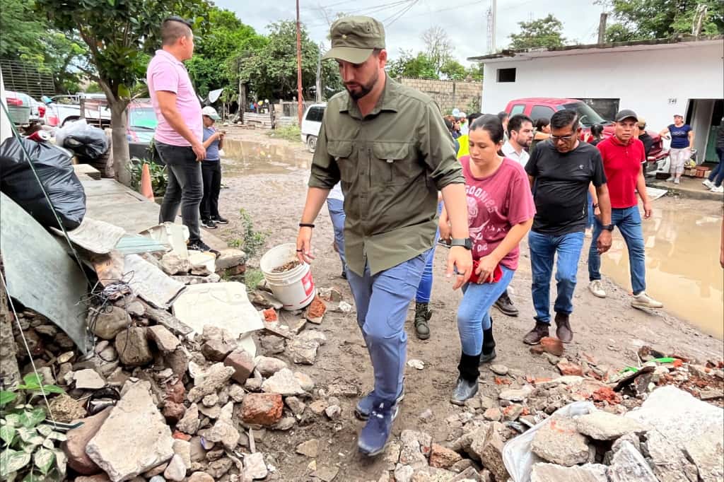 Luis Munguía brinda apoyo inmediato a familias afectadas por inundaciones en Vallarta