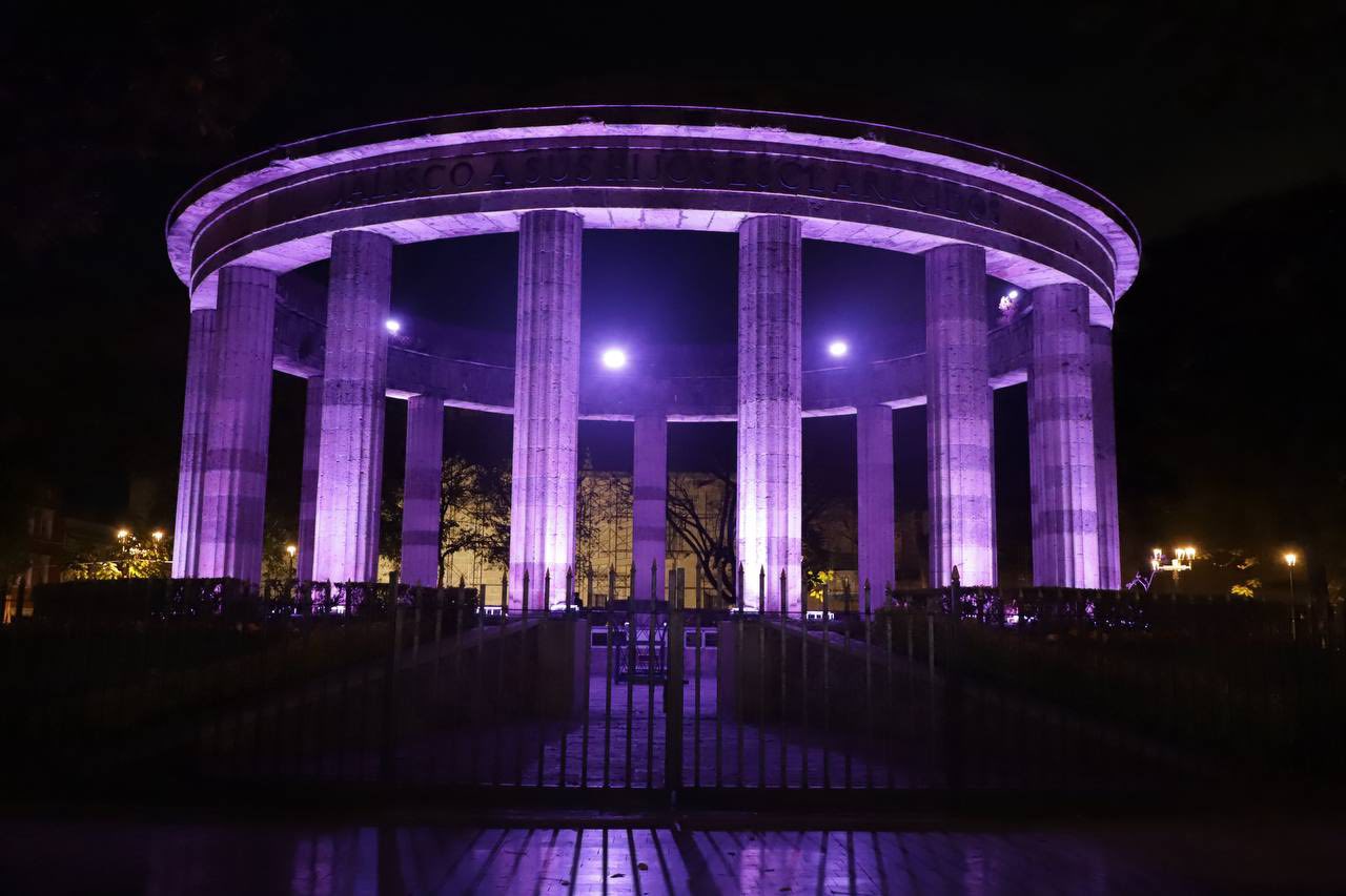 Monumentos de Guadalajara se iluminan de morado4