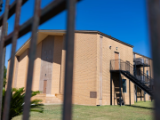 Texas concentra a menores migrantes embarazadas; alertan carencias en atención especializada