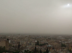 Una nube de polvo del Sahara alcanza Granada, España