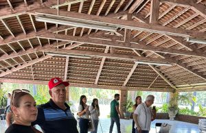 Papá de regidora agrede a morenistas en Tlajomulco