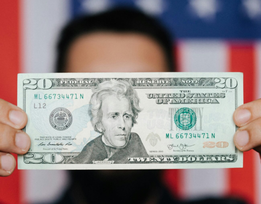 Peso mexicano se fortalece frente al dólar